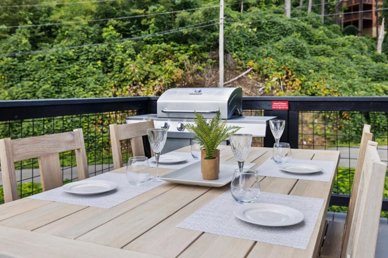 גטלינבורג Sunset Chalet Cabin מראה חיצוני תמונה