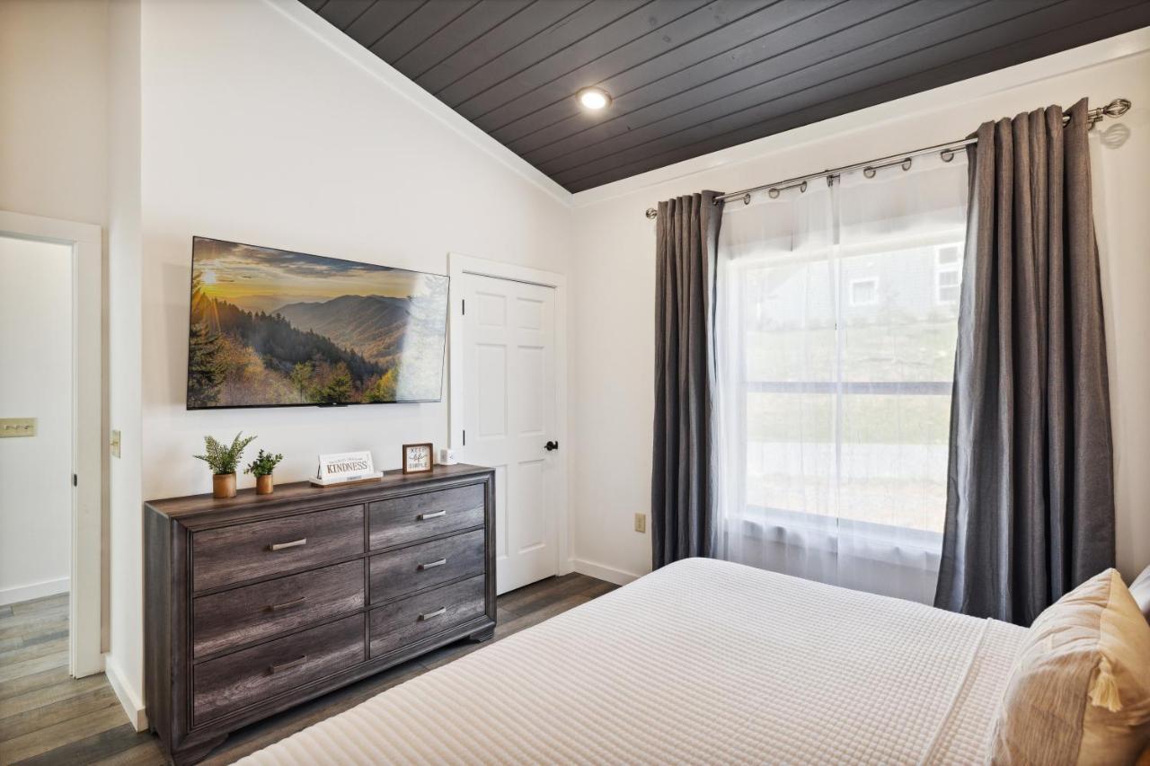 גטלינבורג Sunset Chalet Cabin מראה חיצוני תמונה